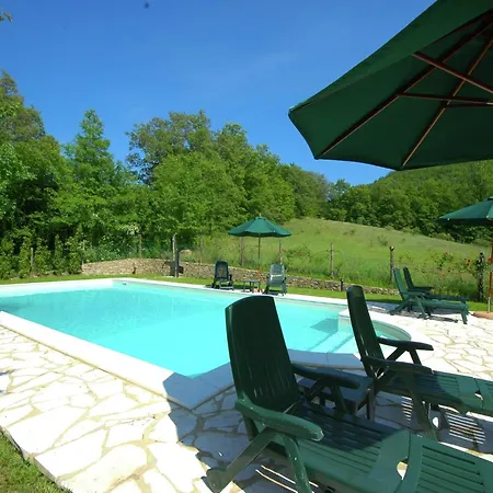 Сasa de vacaciones Two Characteristic On An Estate In Umbria