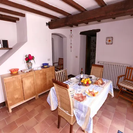 Dom wakacyjny Two Characteristic On An Estate In Umbria