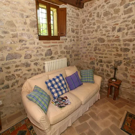 Dom wakacyjny Two Characteristic On An Estate In Umbria Lisciano Niccone