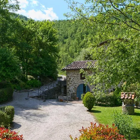 Сasa de vacaciones Two Characteristic On An Estate In Umbria Lisciano Niccone